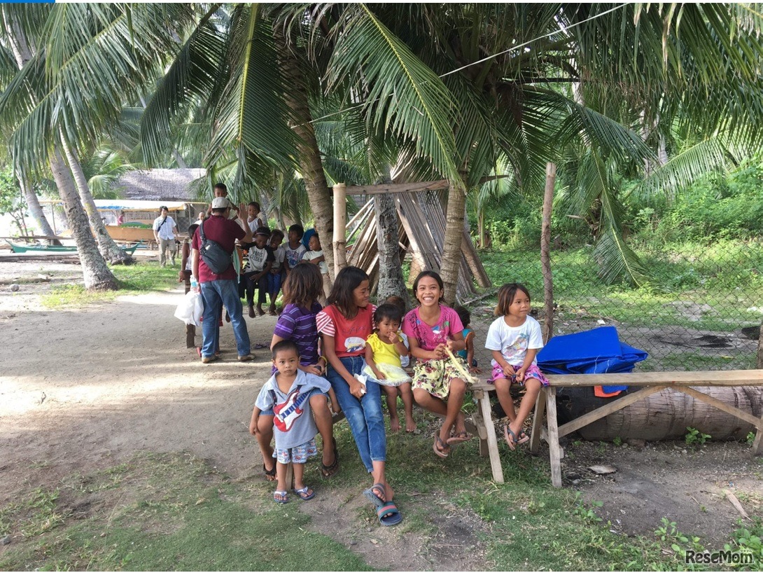 フィリピンの孤児院やインドネシアの小学校の現場で学ぶ