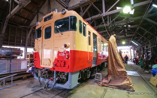 五井機関区に佇む小湊カラーのキハ40 1。