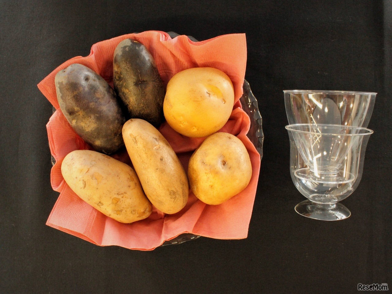 事前に届くカラフルじゃがいも（イメージ）