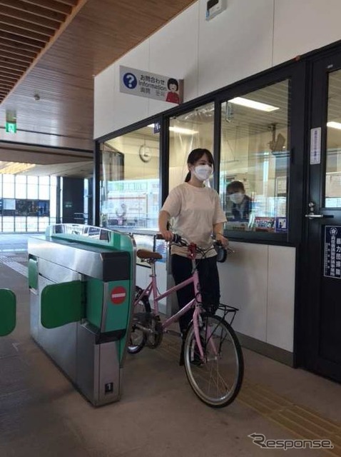 西武のサイクルトレインと同様、改札口を通過して乗り込む西鉄のサイクルトレイン。