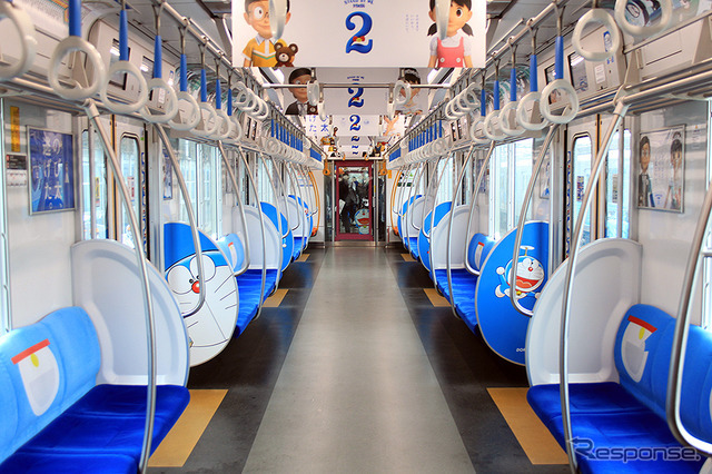 西武鉄道30000系「DORAEMON－GO！」のインテリア。