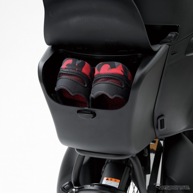 カバー付き背面ポケット