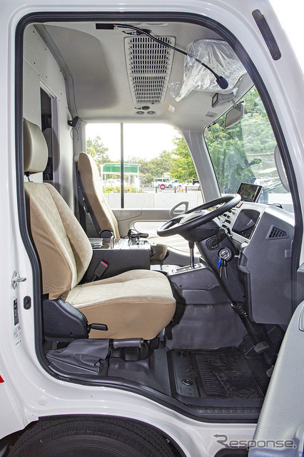 「走る救命救急室」エクモカー