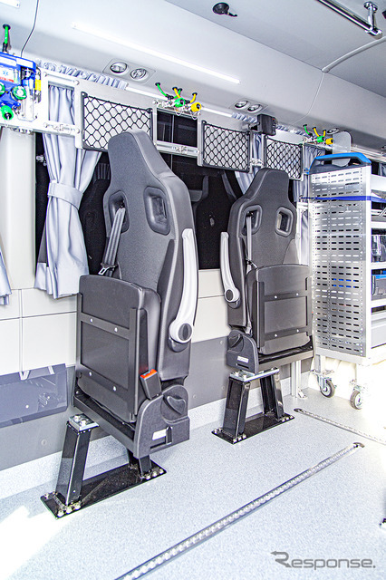 「走る救命救急室」エクモカー