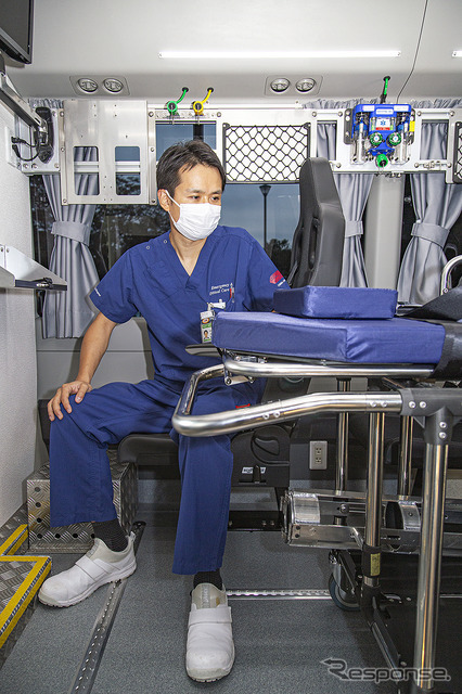 「走る救命救急室」エクモカー