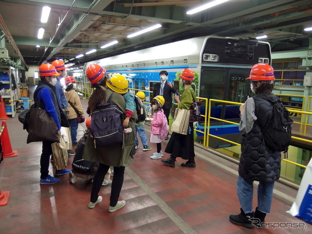 3600形＆アーバンフライヤー0形で行く！　モノレール車両基地見学ツアー