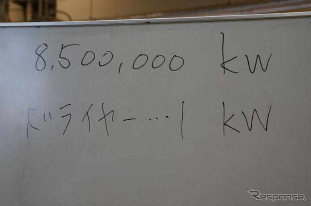 中学生がハイブリッドカー組み立て＆試乗を体験