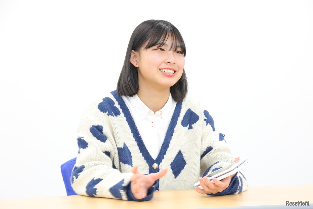 言葉を調べることが習慣になっているという高校1年生（私立高校）のKさんは、電子辞書使用歴6年