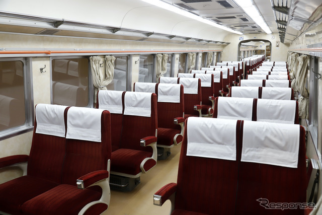 小田急ロマンスカーミュージアムに保存展示されている3000形SE（後にSSE）車の車内。「走る喫茶室」としては4代目となる。