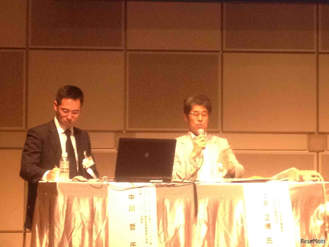 パネルディスカッション、日本マイクロソフトの中川哲氏と文部科学省の上月正博氏