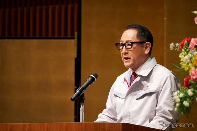 トヨタ工業学園卒業式で挨拶する豊田章男社長