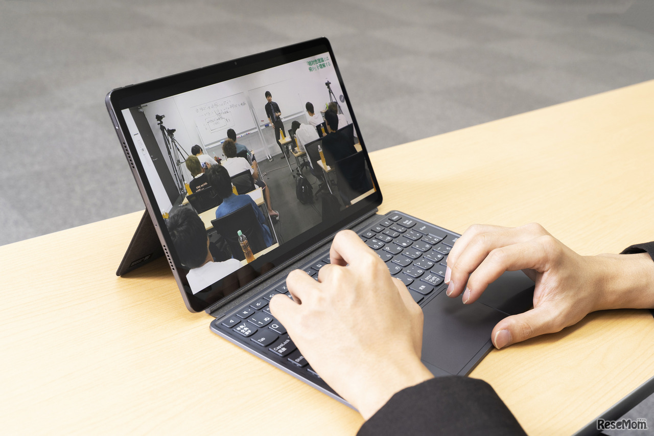 タブレットの軽量感を阻害しない薄いキーボード