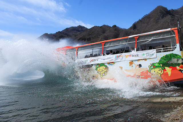 水陸両用船の無人運航実証（群馬県八ッ場あがつま湖）