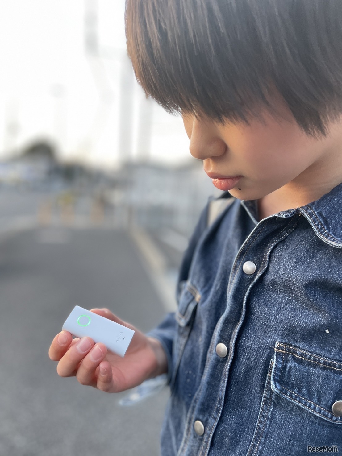 子供の小さい手のひらにもすっぽり収まるサイズ