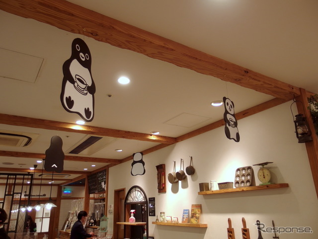 Suicaのペンギン×ハミングカフェbyプレミィ・コロミィ：店内　(c) Chiharu Sakazaki／JR東日本／DENTSU　Suica by JR東日本
