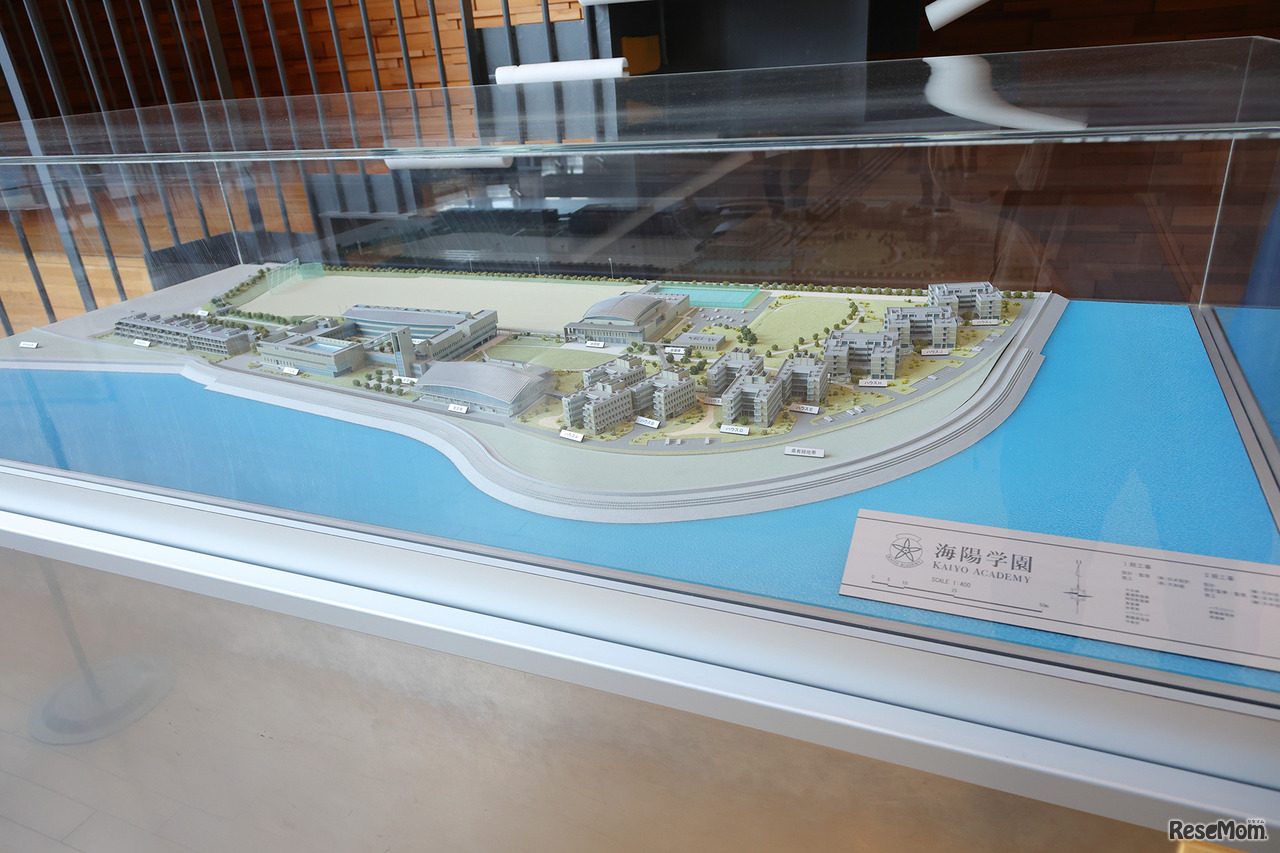 海陽学園の模型図。右側に連なる建物が生徒が6年間過ごすハウス