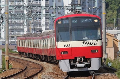 ドレミファインバータことVVVFインバータの「磁励音」が鳴る、京急では最後の車両となった1000形1033編成。「歌う電車」として親しまれた。