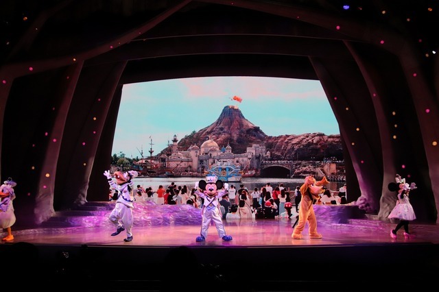 「東京ディズニーシー20周年“シャイニング・ウィズ・ユー”」As to Disney artwork, logos and properties： (C) Disney