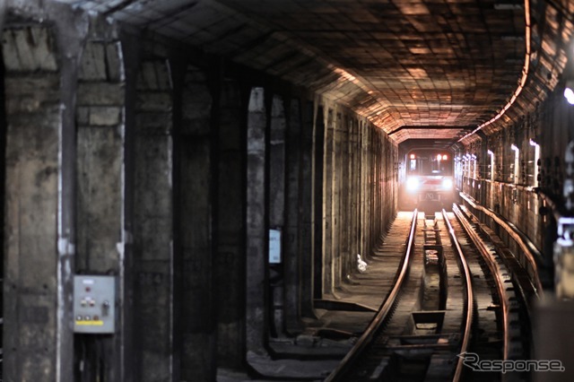 丸ノ内線を走る02系。