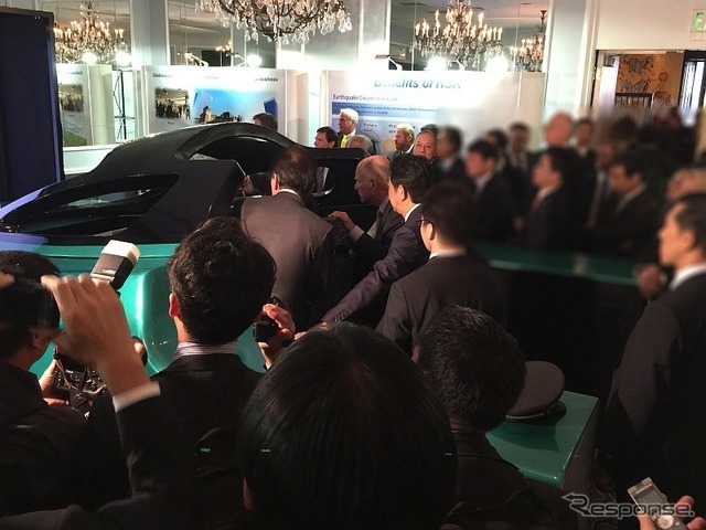 E5系新幹線シミュレータの運転台は、2014～2017年に海外への鉄道システムのトップセールスに使用されたもので、国内では初公開となる。