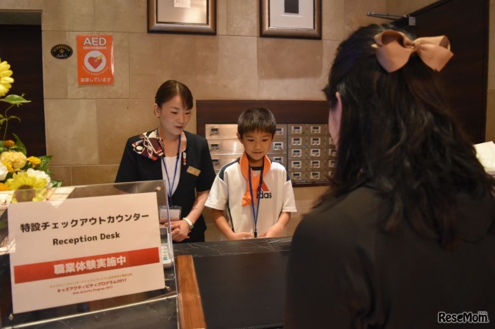 ゲストを迎えるチェックイン業務