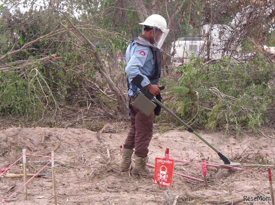 カンボジアに残る地雷原
