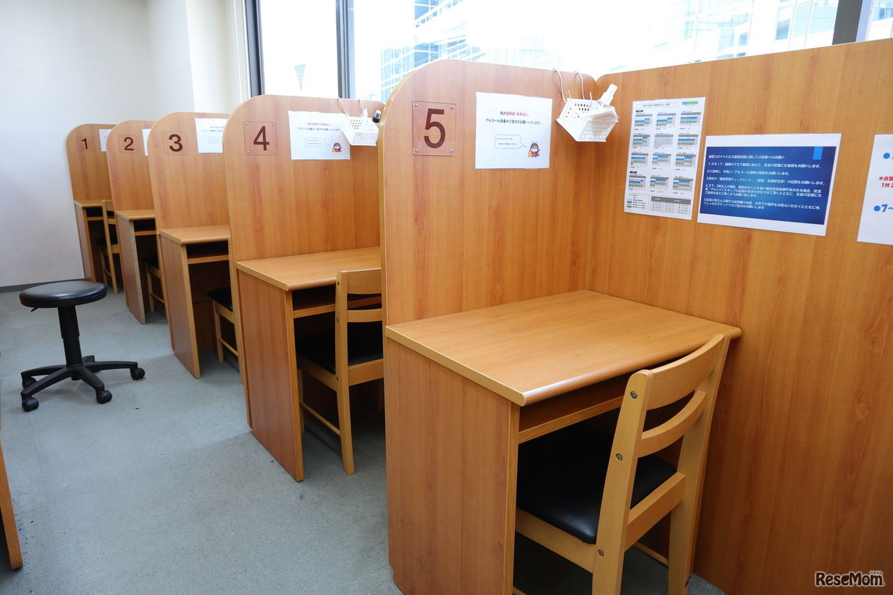1対2個別指導で使用するデスク