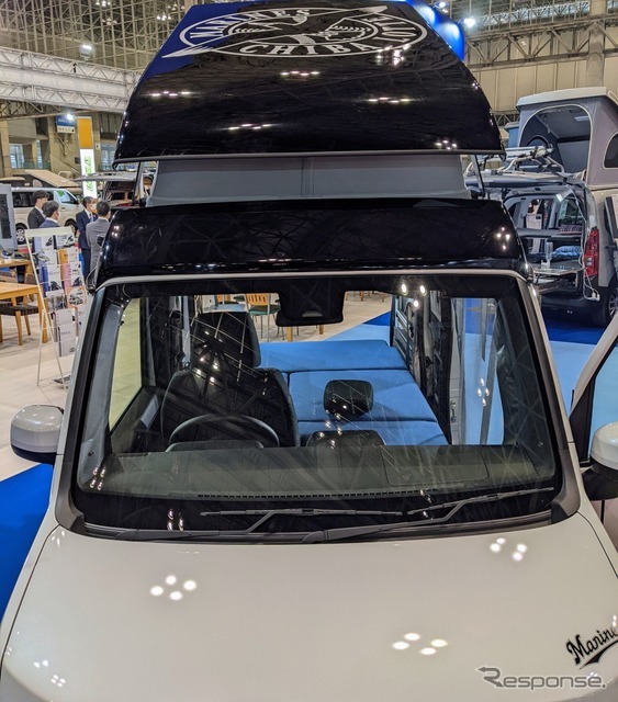 ホワイトハウス・マリーンズキャンパー：マリーンズのプライマリーマークを配したポップアップルーフ