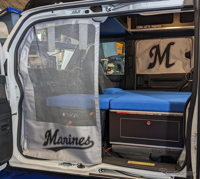 ホワイトハウス・マリーンズキャンパー：マリーンズのロゴが入った専用のネットやサンシェード