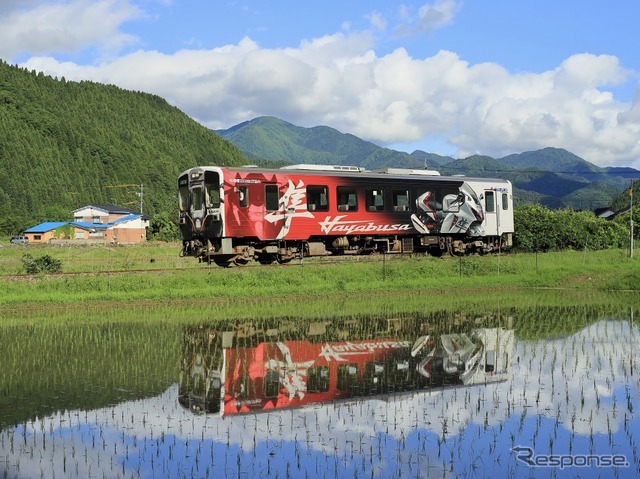 若桜鉄道の3代目「隼ラッピング列車」。