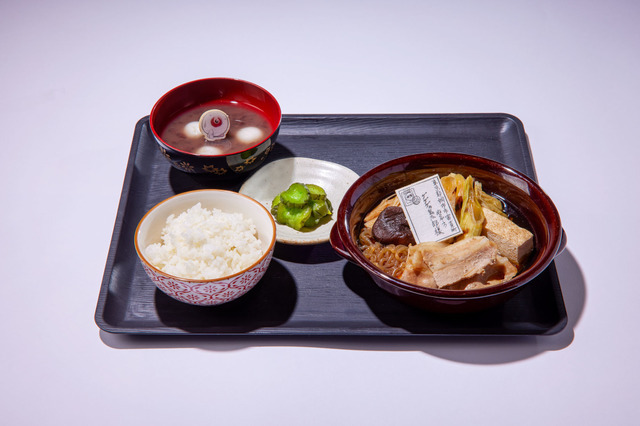 「妖怪の森Cafe」深大寺のすき焼きパーティー定食（C）水木プロダクション