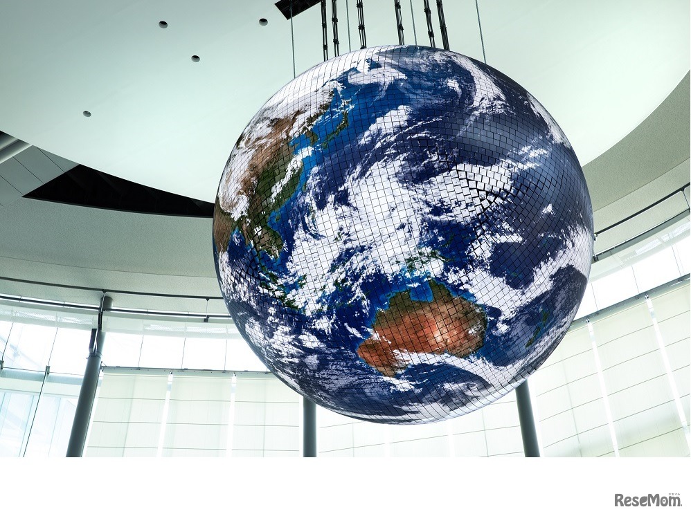 球体ディスプレイ「ジオ・コスモス」