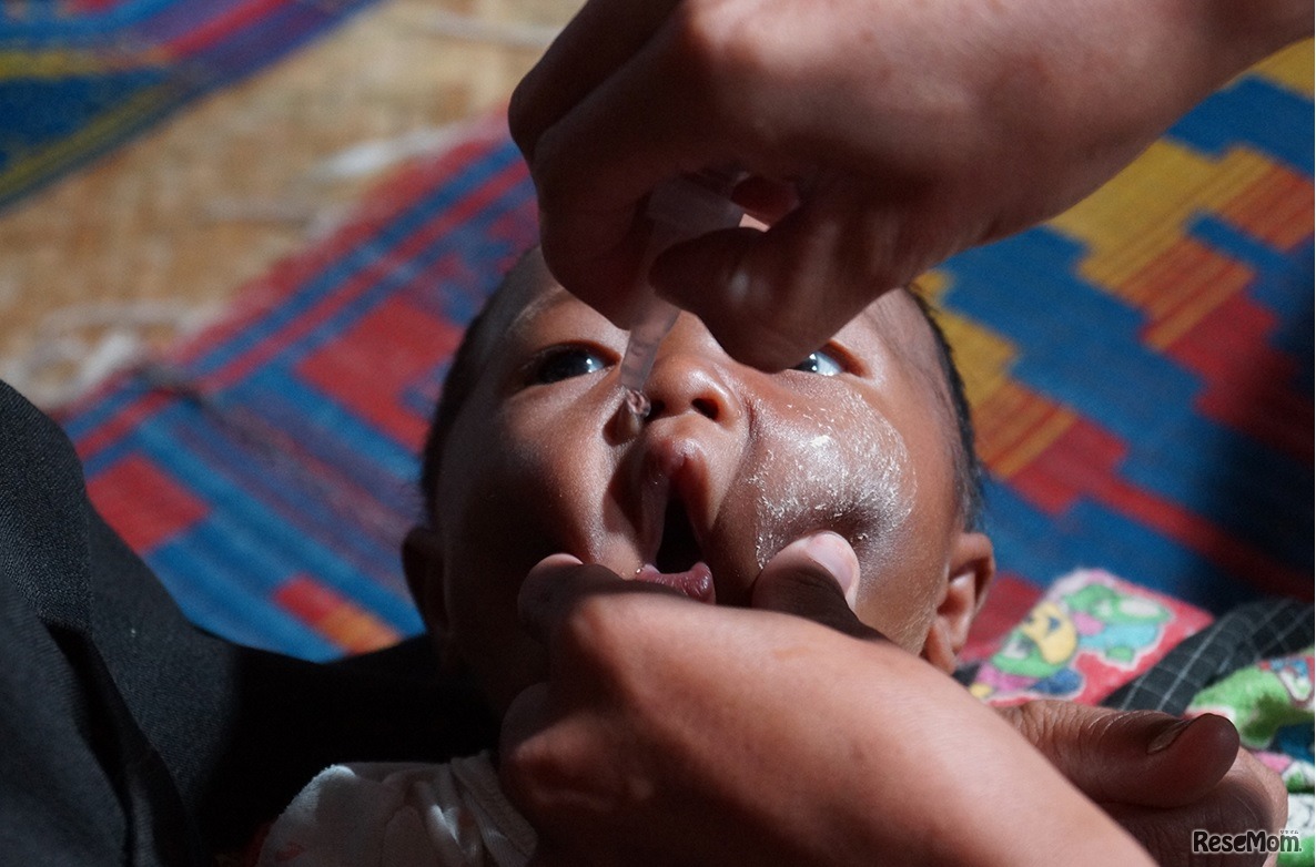 ミャンマーでのポリオワクチン接種　(c) JCV