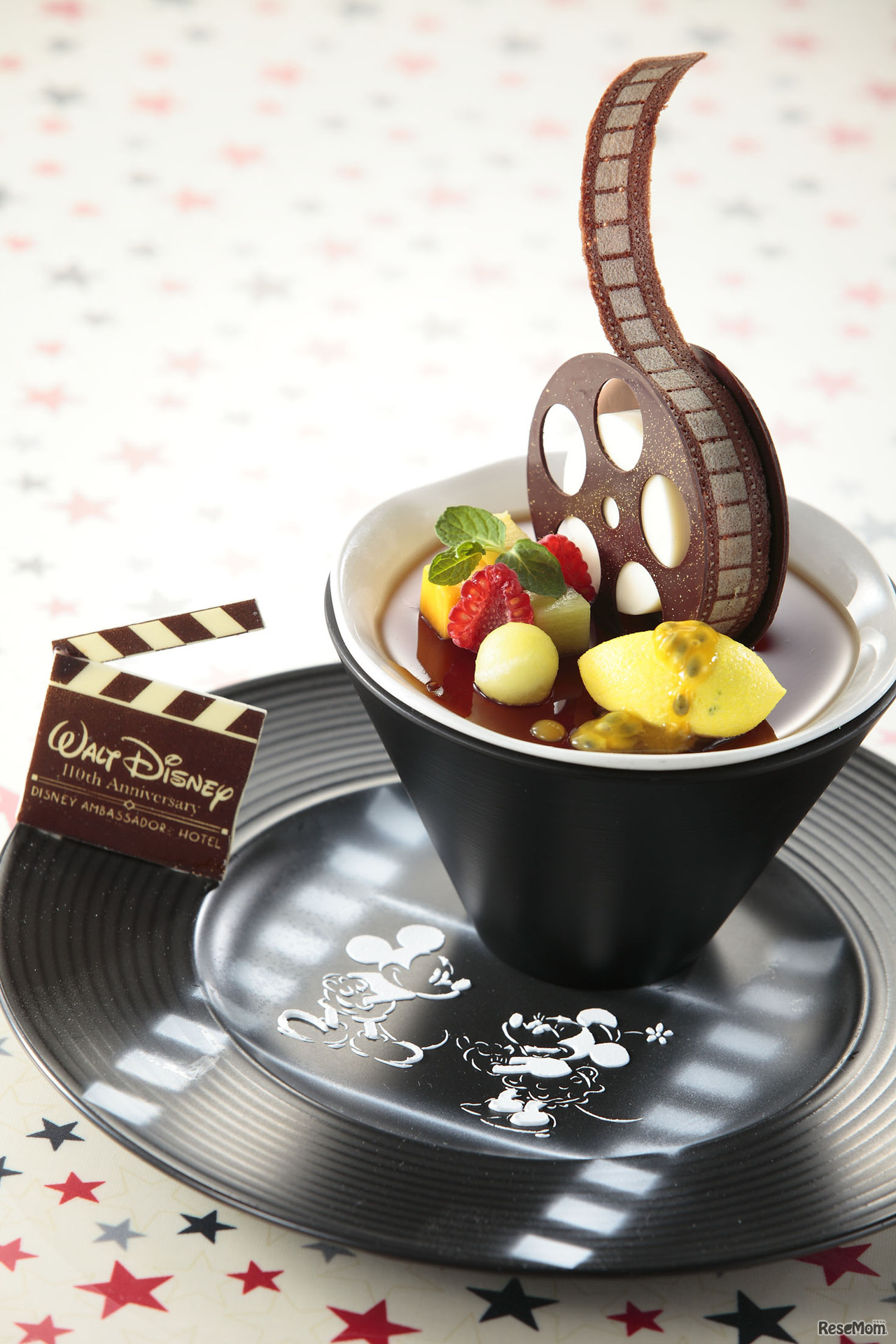 映画のフィルムをチョコレートでかたどったデザート