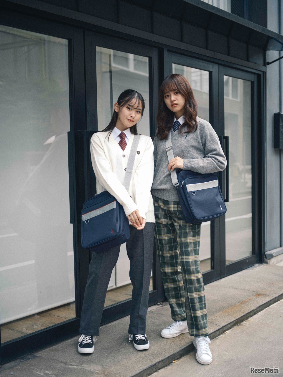 女子制服のスラックス