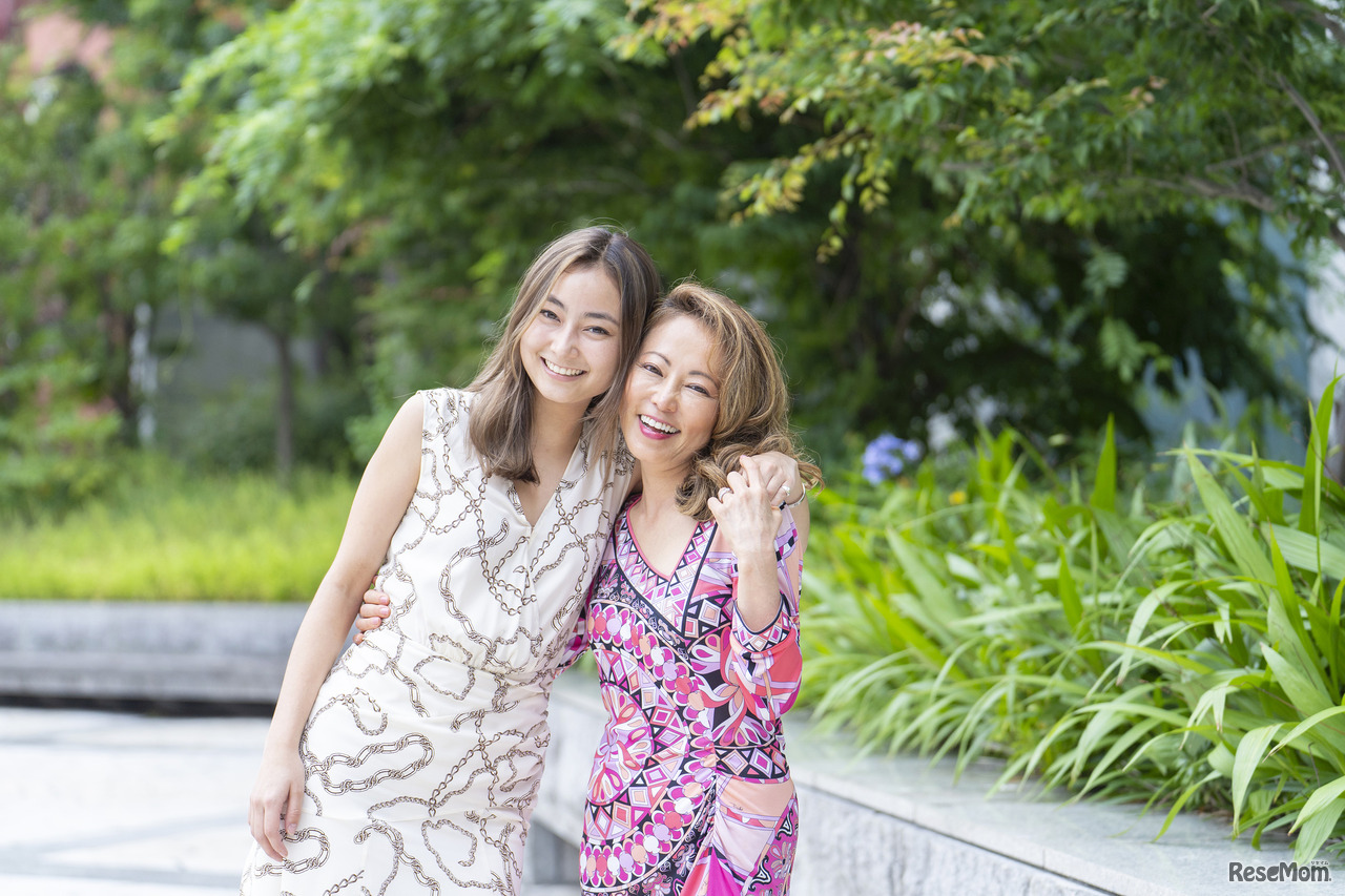 新刊『しなさいと言わない子育て』の出版イベントのために来日したボーク重子さん・スカイさん親子