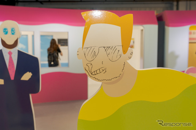 書いて消してを繰り返せるので、思う存分落書きしてオーケー。