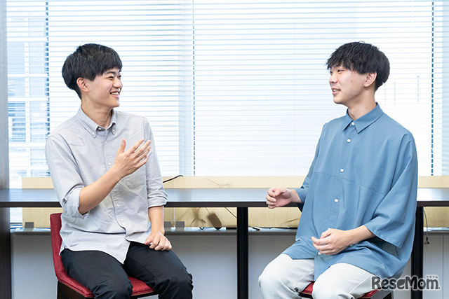 立命館宇治高等学校IBコース卒業生（2022年度）の杉本一陽さん（左）と川岸大記さん（右）。今秋インペリアル カレッジ ロンドンに入学する