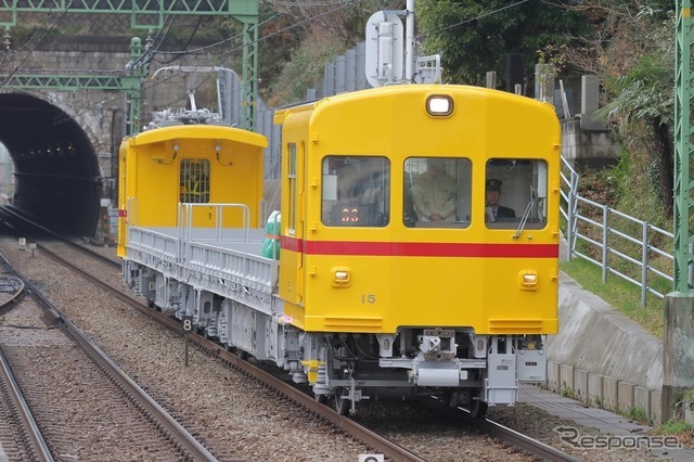 現在のデト15号編成。京急ではレアな車両で、かつ、赤の京急とは真逆の黄色い車体であることから、新幹線の「ドクターイエロー」になぞらえ「幸せの黄色い電車」と呼ばれることも。