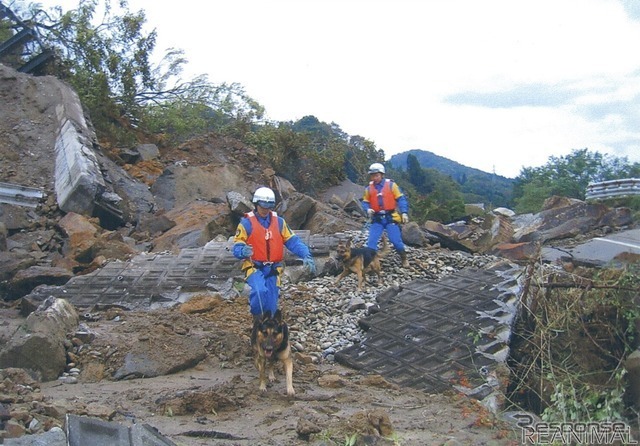 2004年に発生した新潟中越地震の際の災害救助活動