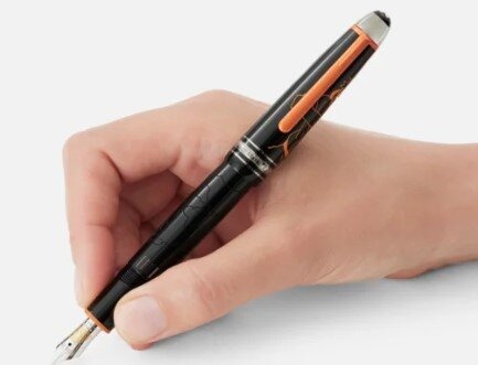 高級ブランド「モンブラン」と『NARUTO』がコラボ！万年筆やレザーグッズに、ナルトや自来也を忍ばせたオトナなデザイン