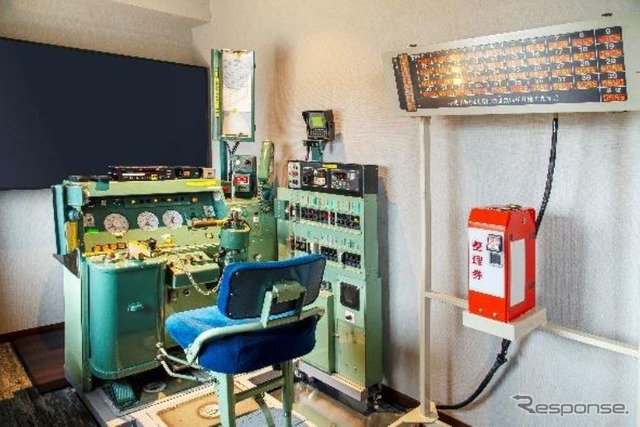 道南地区の列車走行動画を眺めながら運転台を操作できる。ワンマン用の運賃表示器や整理券発行器も。