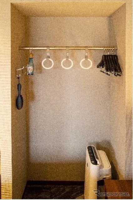 ハンガーラックには吊り手が。