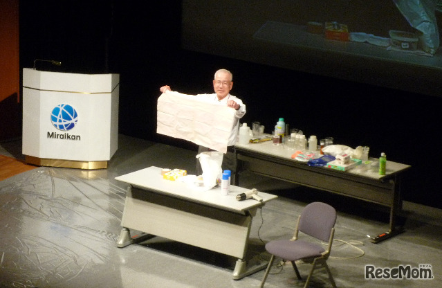 化学マジックショー（昨年の様子）