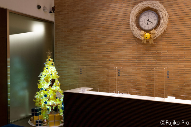 川崎市 藤子・F・不二雄ミュージアムで「藤子・F・不二雄ミュージアムのクリスマス2022」1F「エントランス」（のび太）（C）Fujiko-Pro