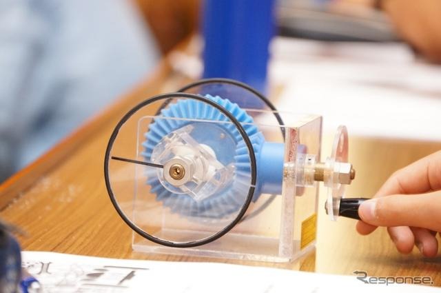 「エコカーを組み立てて乗ってみよう！」