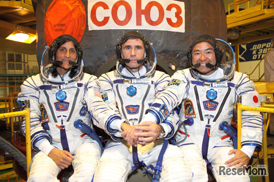 31Sクルー（左からウィリアムズ、マレンチェンコ、星出宇宙飛行士）