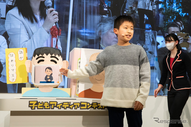 『話がつたわりマスク』を発表した黒田怜生さん。