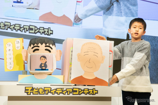 『話がつたわりマスク』を発表した黒田怜生さん。