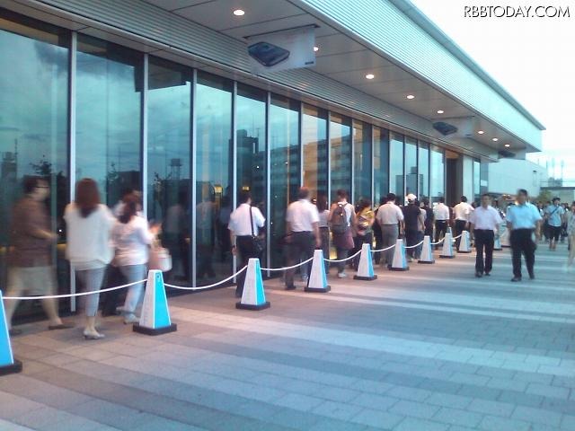 当日は朝から長蛇の列